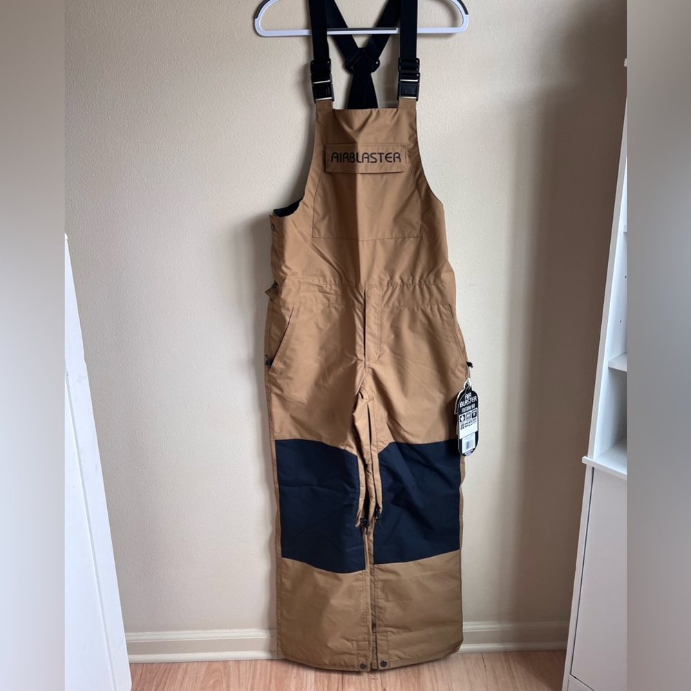 Airblaster Snowboard Freedom bibs.